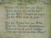 Ansicht der Inschrift des Spruchs der Eger-Quelle
